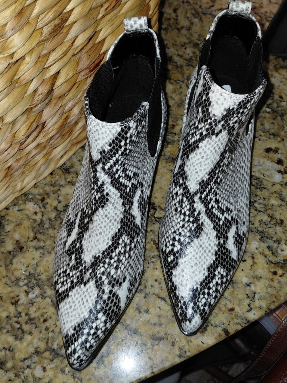 BLONDO Emelia Ankle Black White Snakeskin Waterproof Chelsea Ankle Boots 7.5M